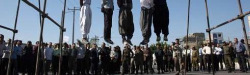 Cinco homens são publicamente enforcados em Mashhad, Irão, em Agosto de 2007